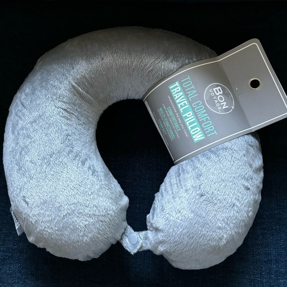 Super plush, travel pillow with front snap - Picture 1 of 3